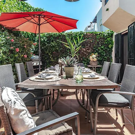 Seaside 3 Bedroom Townhouse In San Pedro Close To The With Private Garden Hébergement de vacances Marbellac
