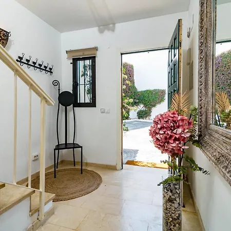 Semesterbostad Seaside 3 Bedroom Townhouse In San Pedro Close To The With Private Garden *