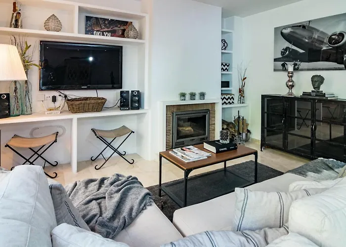 Seaside 3 Bedroom Townhouse In San Pedro Close To The With Private Garden Hébergement de vacances Marbellac