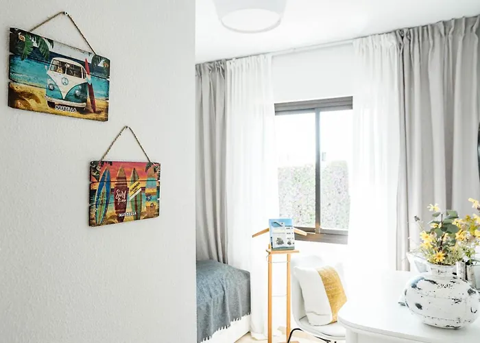 Hébergement de vacances Seaside 3 Bedroom Townhouse In San Pedro Close To The With Private Garden